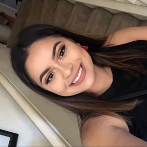 Meet your Posher, Delicia